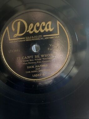 Dick Haymes and The Song Spinners singing "It Can't Be Wrong".
